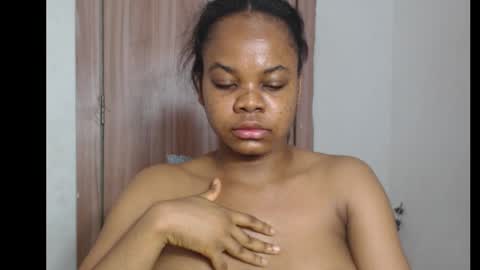 Snapshot of snowdrop5 chatting on November 9, 6:01 am snowdrop5 online show from November 9, 6:01 am