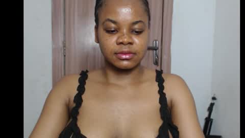 Snapshot of snowdrop5 chatting on November 29, 8:23 pm snowdrop5 online show from November 29, 8:23 pm