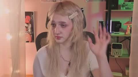 Ellie online show from June 17, 9:34 am