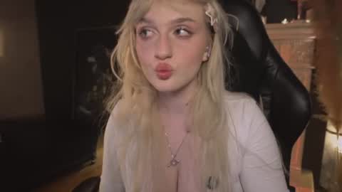 Ellie online show from June 28, 5:19 pm