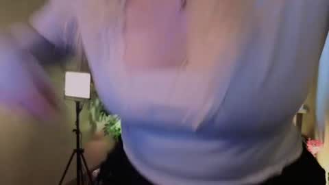 Ellie online show from July 26, 5:37 am