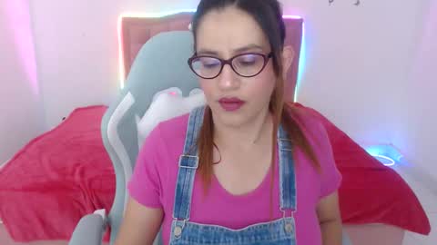 snowhot_69 online show from April 20, 8:28 am