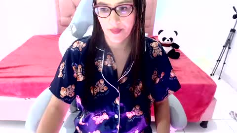 Snapshot of snowhot_69 chatting on July 26, 10:11 am snowhot_69 online show from July 26, 10:11 am