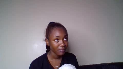 Snapshot of snowie_eyes chatting on June 1, 11:28 pm Snowie eyes online show from June 1, 11:28 pm