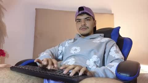 Snapshot of snowlann chatting on November 5, 2:22 am Snow online show from November 5, 2:22 am