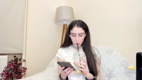 Snapshot of snowww_white chatting on January 24, 9:05 pm Ann online show from January 24, 9:05 pm