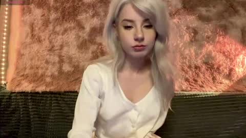 snowy_alice online show from May 10, 4:12 pm