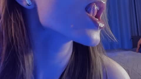 Snapshot of snsme chatting on December 9, 4:37 pm S online show from December 9, 4:37 pm