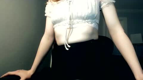 Snapshot of snuggle_b0t chatting on March 3, 4:03 am snuggle_b0t online show from March 3, 4:03 am