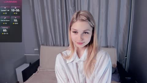 Snapshot of so__sweet chatting on January 18, 6:53 pm Alice - Birthday Girl online show from January 18, 6:53 pm