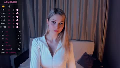 Snapshot of so__sweet chatting on February 8, 7:38 pm Alice - Birthday Girl online show from February 8, 7:38 pm