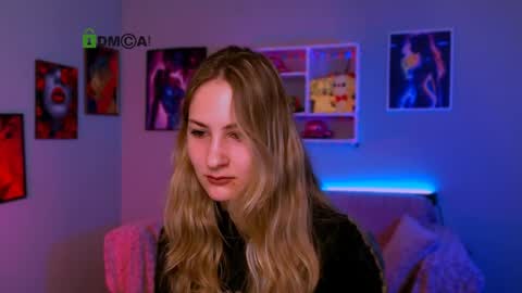 Snapshot of so_hot_rosalie chatting on April 7, 9:21 am so_hot_rosalie online show from April 7, 9:21 am