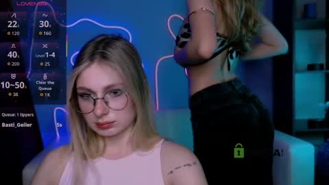 Snapshot of so_hot_rosalie chatting on May 27, 7:33 pm so_hot_rosalie online show from May 27, 7:33 pm