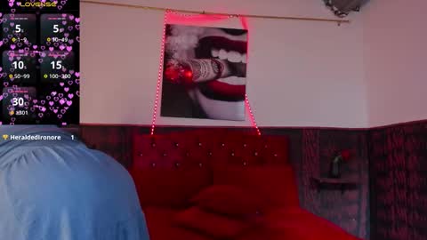 Snapshot of sobigcurvy44 chatting on December 16, 7:19 pm leidy online show from December 16, 7:19 pm