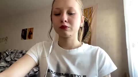 Snapshot of socorropusey chatting on June 19, 2:21 pm Diana online show from June 19, 2:21 pm