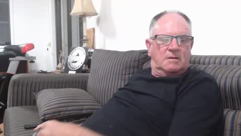 Snapshot of sofar06 chatting on December 6, 11:33 am sofar06 online show from December 6, 11:33 am