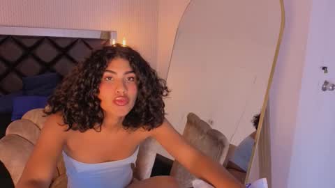 Snapshot of soffiene chatting on February 25, 9:13 pm yoki online show from February 25, 9:13 pm