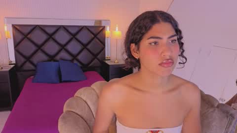 Snapshot of soffiene chatting on March 12, 9:21 pm yoki online show from March 12, 9:21 pm