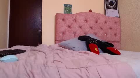 Snapshot of soffy_moore chatting on January 9, 5:59 pm Soffy Moore online show from January 9, 5:59 pm