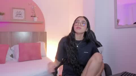 Snapshot of sofi_alix chatting on June 11, 7:12 pm S O F I online show from June 11, 7:12 pm