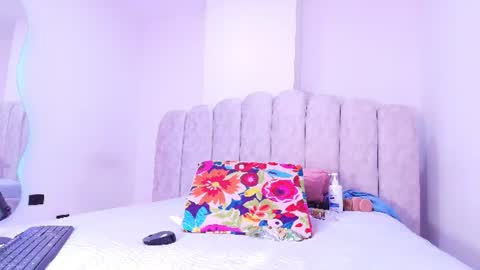 Snapshot of sofi_decker chatting on July 30, 3:05 am Sofia online show from July 30, 3:05 am