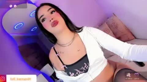 Snapshot of sofi_hdzz chatting on June 16, 5:32 am sofi_hdzz online show from June 16, 5:32 am