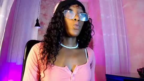 Snapshot of sofi_thomas_ chatting on July 25, 11:30 am Sofia online show from July 25, 11:30 am