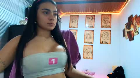 Snapshot of sofia_20_20 chatting on February 11, 12:48 am Sofia online show from February 11, 12:48 am