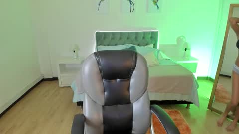 Snapshot of sofia_collen_ chatting on October 1, 8:04 pm sofia_collen_ online show from October 1, 8:04 pm