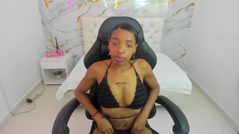 sofia_echeverri online show from May 4, 12:23 pm