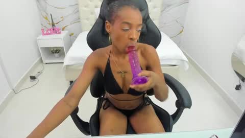 sofia_echeverri online show from May 9, 11:48 am