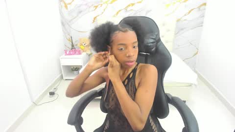 sofia_echeverri online show from May 19, 12:11 pm