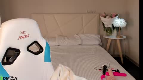 Snapshot of sofia_gaze chatting on June 25, 2:33 am Sofia Gaze online show from June 25, 2:33 am