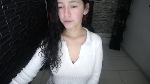 Snapshot of sofia_ginevra chatting on December 17, 12:44 pm sofia_ginevra online show from December 17, 12:44 pm