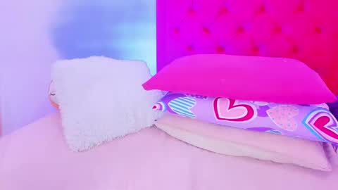 Snapshot of sofia_girl_ chatting on December 8, 8:20 am SOFIA online show from December 8, 8:20 am