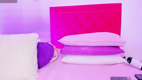 Snapshot of sofia_girl_ chatting on January 13, 7:32 am SOFIA online show from January 13, 7:32 am