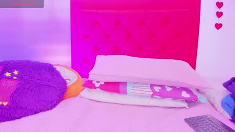 Snapshot of sofia_girl_ chatting on February 15, 7:27 am SOFIA online show from February 15, 7:27 am