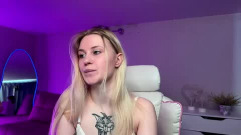 Snapshot of sofia_kenwood_ chatting on May 28, 4:21 am Sofia online show from May 28, 4:21 am