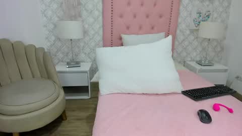 Snapshot of sofia_martinez9 chatting on May 5, 7:55 pm sofia_martinez9 online show from May 5, 7:55 pm