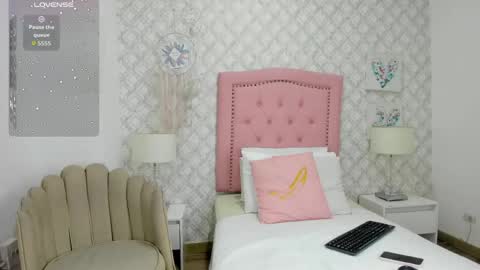 Snapshot of sofia_martinez9 chatting on May 27, 7:11 pm sofia_martinez9 online show from May 27, 7:11 pm