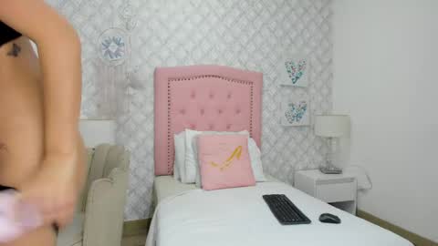 Snapshot of sofia_martinez9 chatting on June 2, 7:38 pm sofia_martinez9 online show from June 2, 7:38 pm