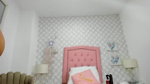 Snapshot of sofia_martinez9 chatting on June 3, 7:30 pm sofia_martinez9 online show from June 3, 7:30 pm