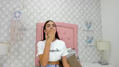 Snapshot of sofia_martinez9 chatting on July 8, 7:07 pm sofia_martinez9 online show from July 8, 7:07 pm