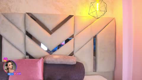 Snapshot of sofia_pamela_ chatting on July 13, 7:05 pm online show from July 13, 7:05 pm