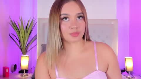 Snapshot of sofia_pamela_ chatting on July 21, 8:00 pm online show from July 21, 8:00 pm