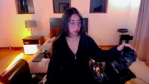 Snapshot of sofia_vanner chatting on December 16, 1:10 am SOFIA online show from December 16, 1:10 am