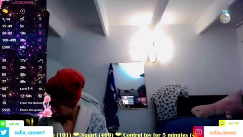 Snapshot of sofia_vanner chatting on November 17, 1:33 am SOFIA online show from November 17, 1:33 am