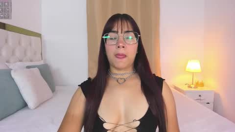 Snapshot of sofiabosch chatting on November 27, 1:29 am Sara online show from November 27, 1:29 am