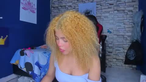 Snapshot of sofiacastillo01 chatting on February 18, 4:05 pm sofiacastillo01 online show from February 18, 4:05 pm