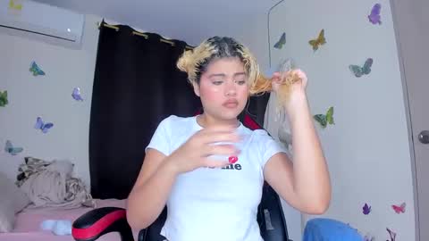 Snapshot of sofiacastillo01 chatting on September 21, 1:35 pm sofiacastillo01 online show from September 21, 1:35 pm